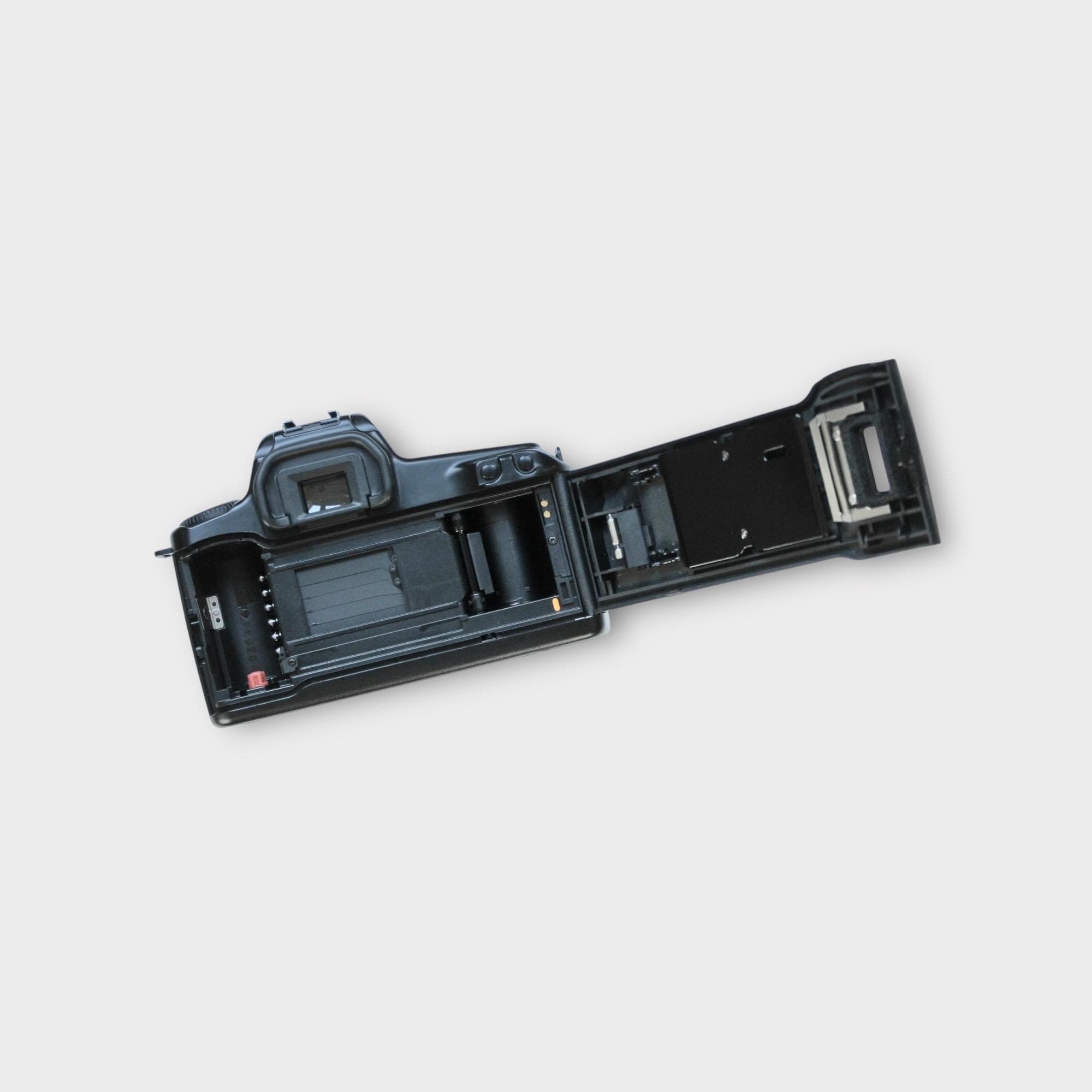 Canon EOS1000F with Canon Lens - Image 6