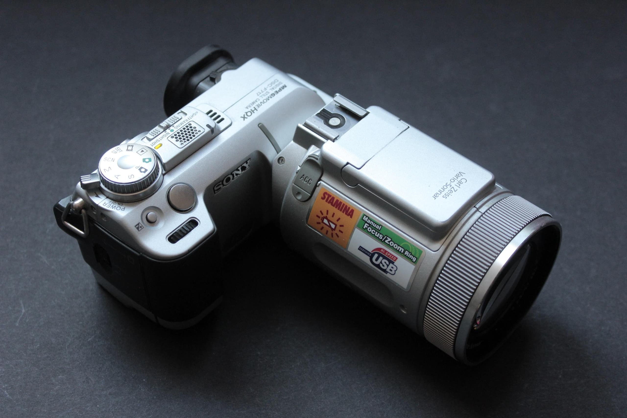 Sony Cyber-shot DSC-F717 - Image 3