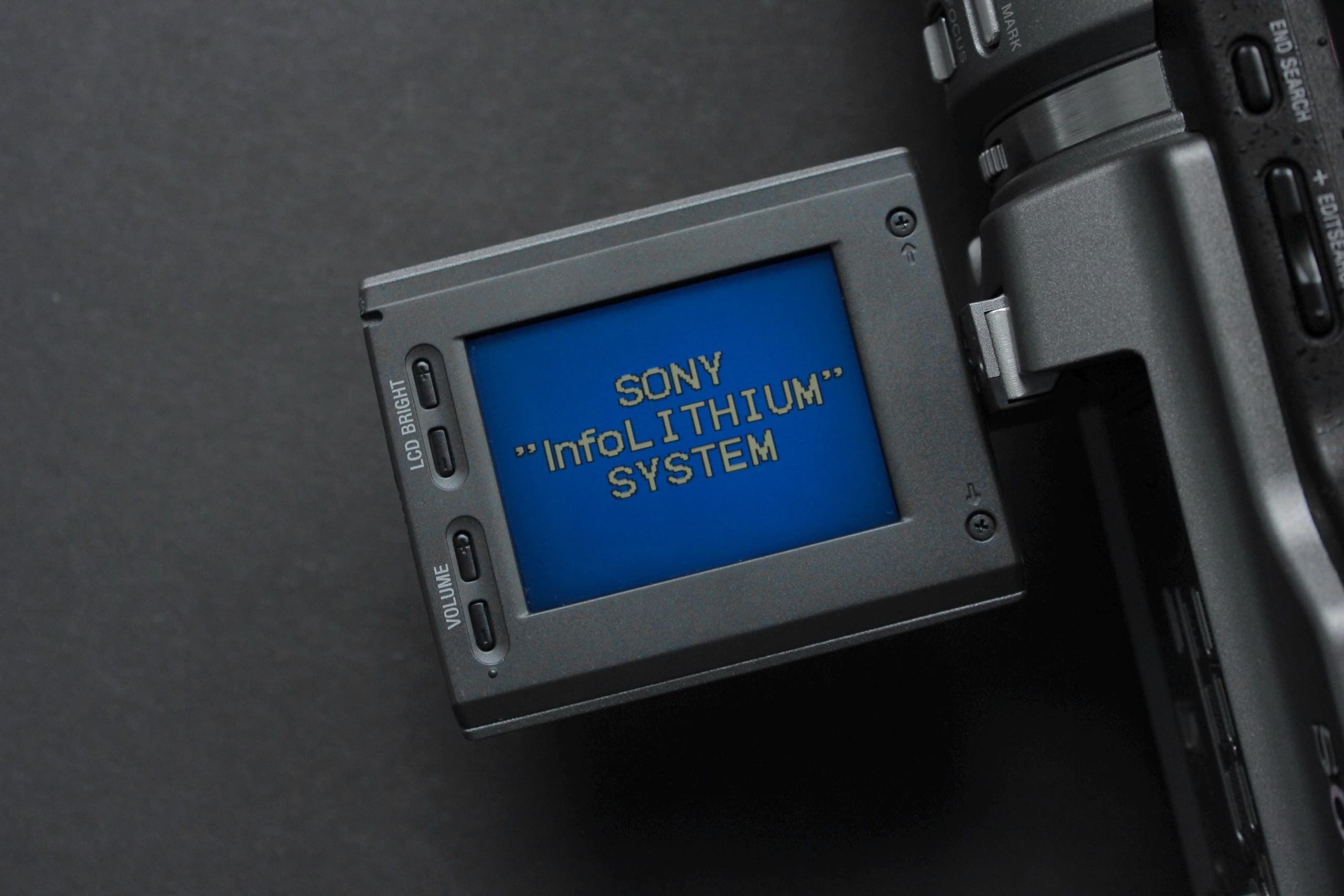 Sony Handycam DCR-VX2100E - Image 7