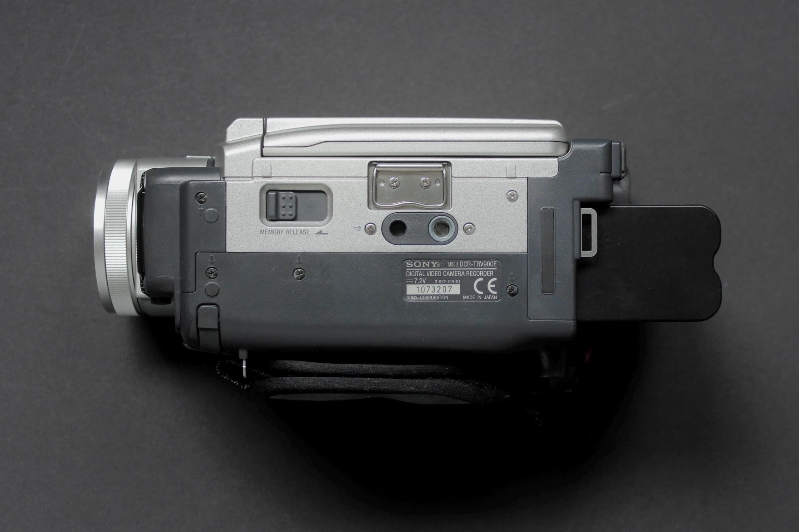 Sony Handycam DCR-TRV900E PAL - Image 4