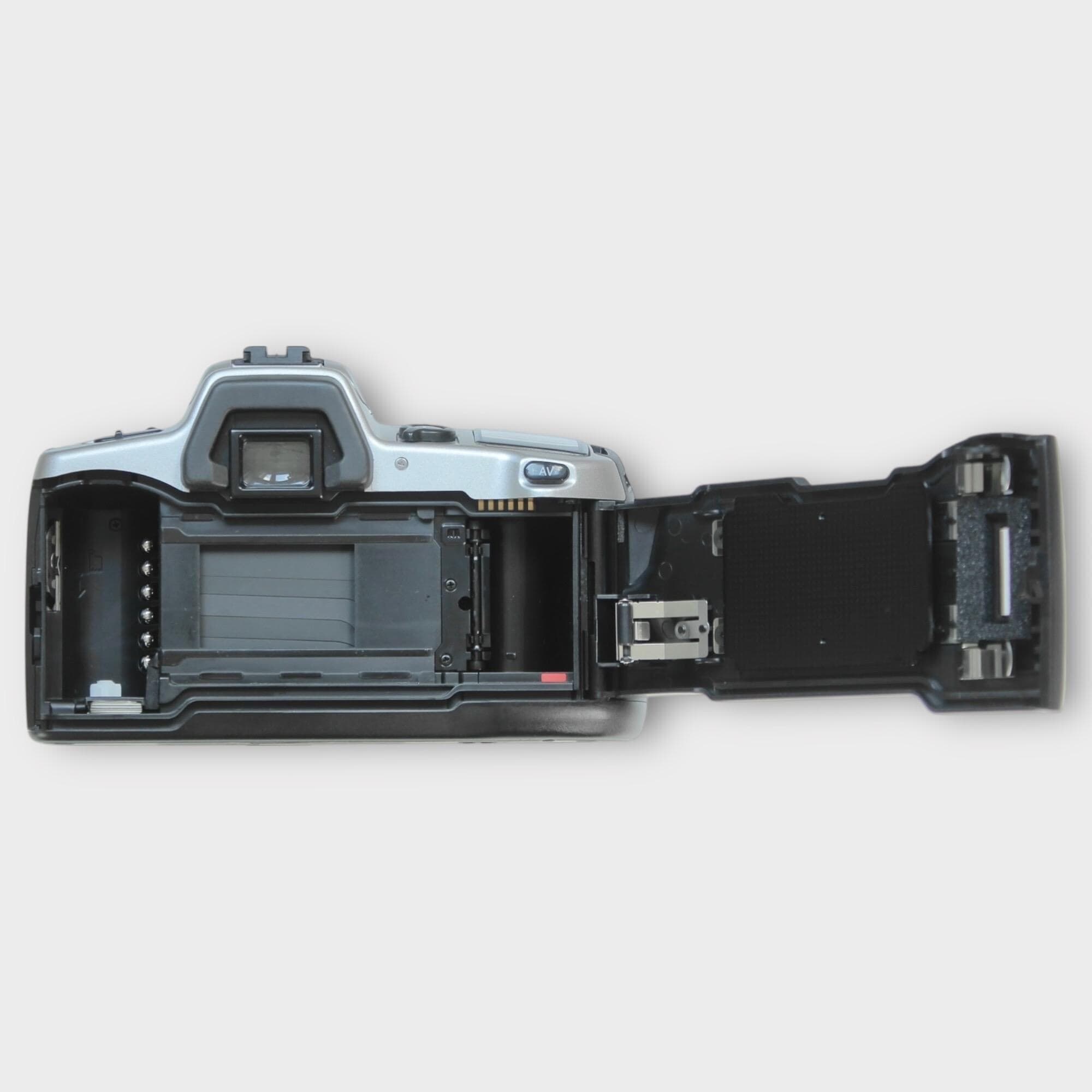 Minolta Dynax 500si with Minolta Power Zoom AF Lens - Image 10