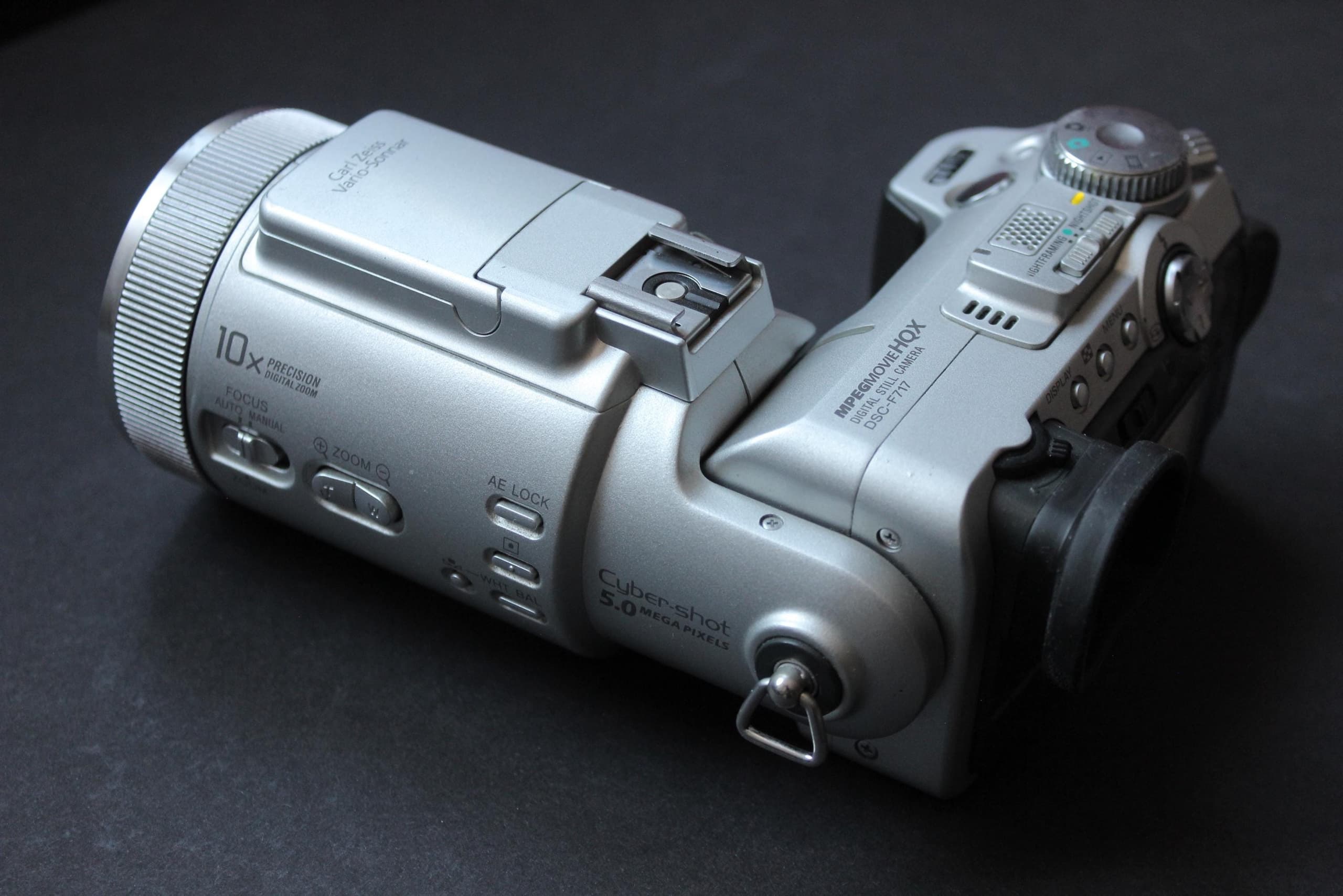 Sony Cyber-shot DSC-F717 - Image 4