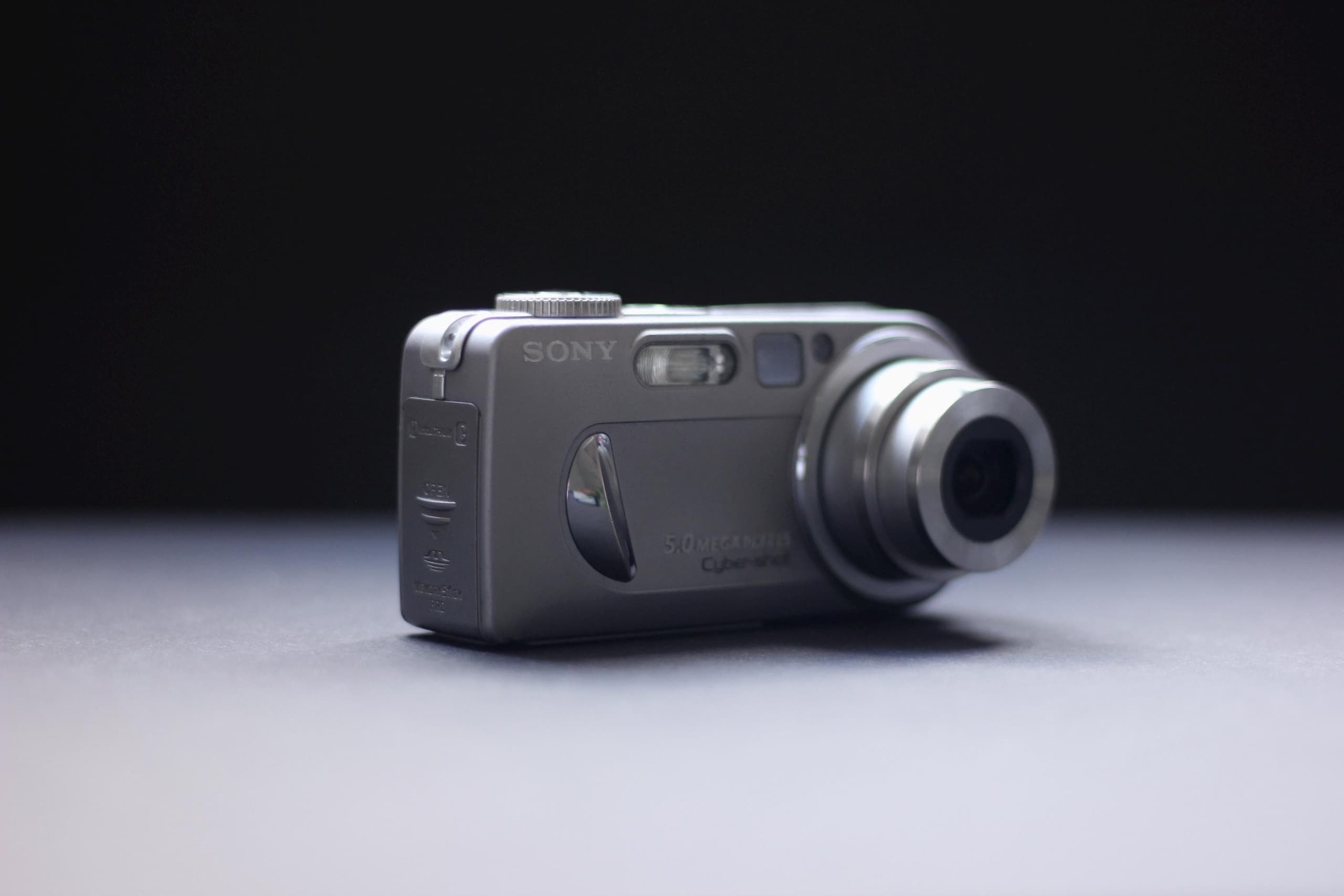 Sony Cyber-shot DSC-P10 - Image 3