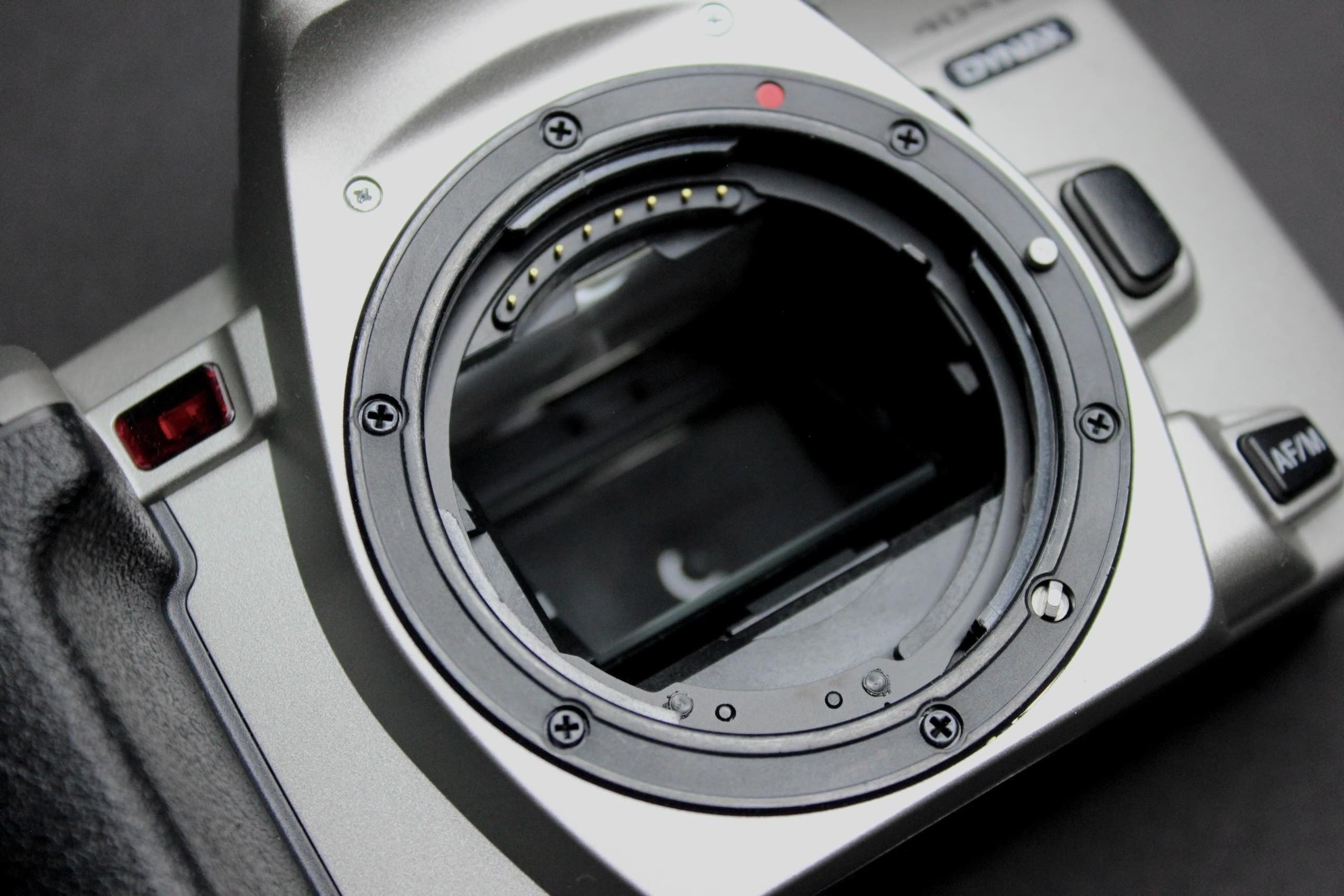 Minolta Dynax 404si with Olympus Power Zoom AF Lens - Image 9