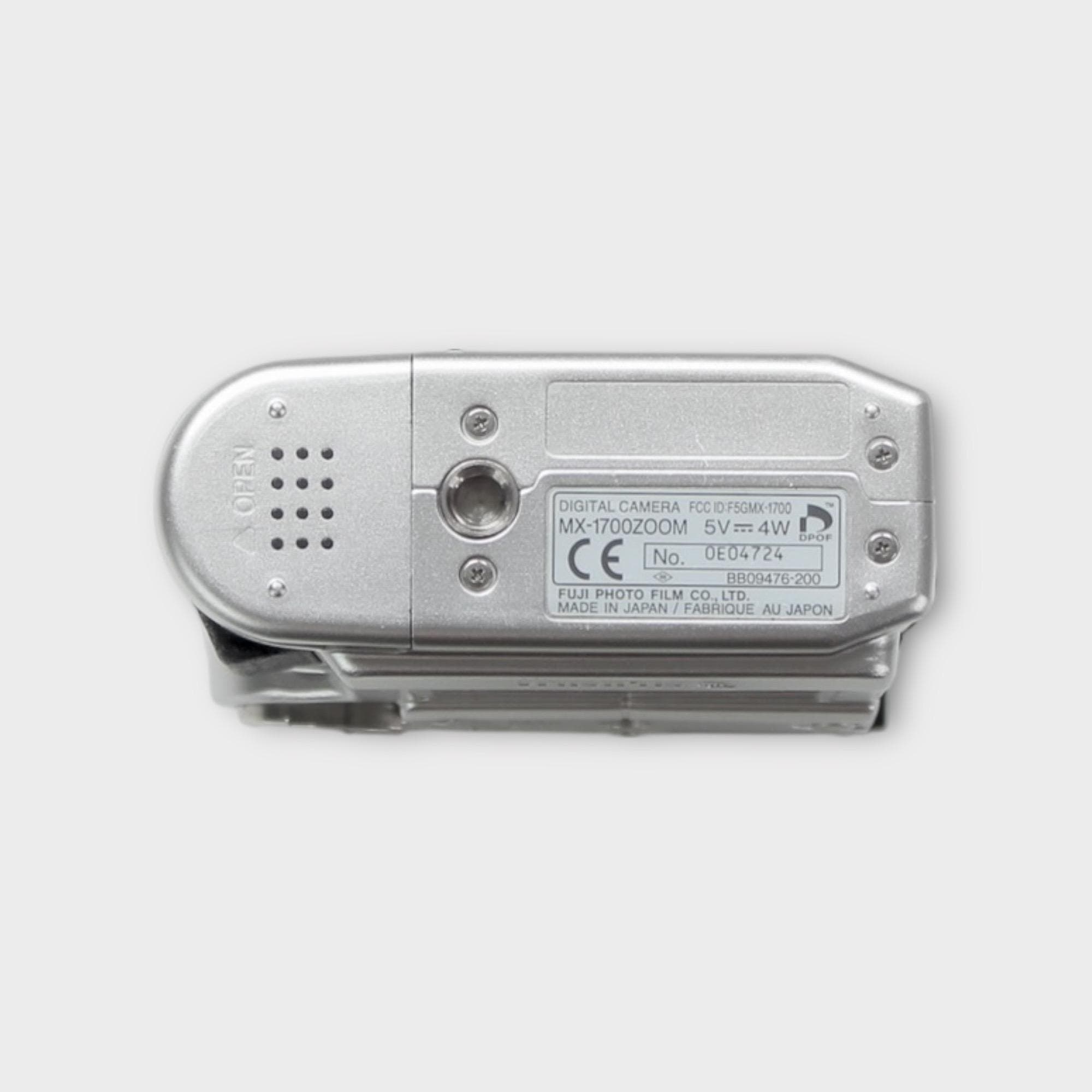 FujiFilm FinePix 1700 Zoom - Image 7