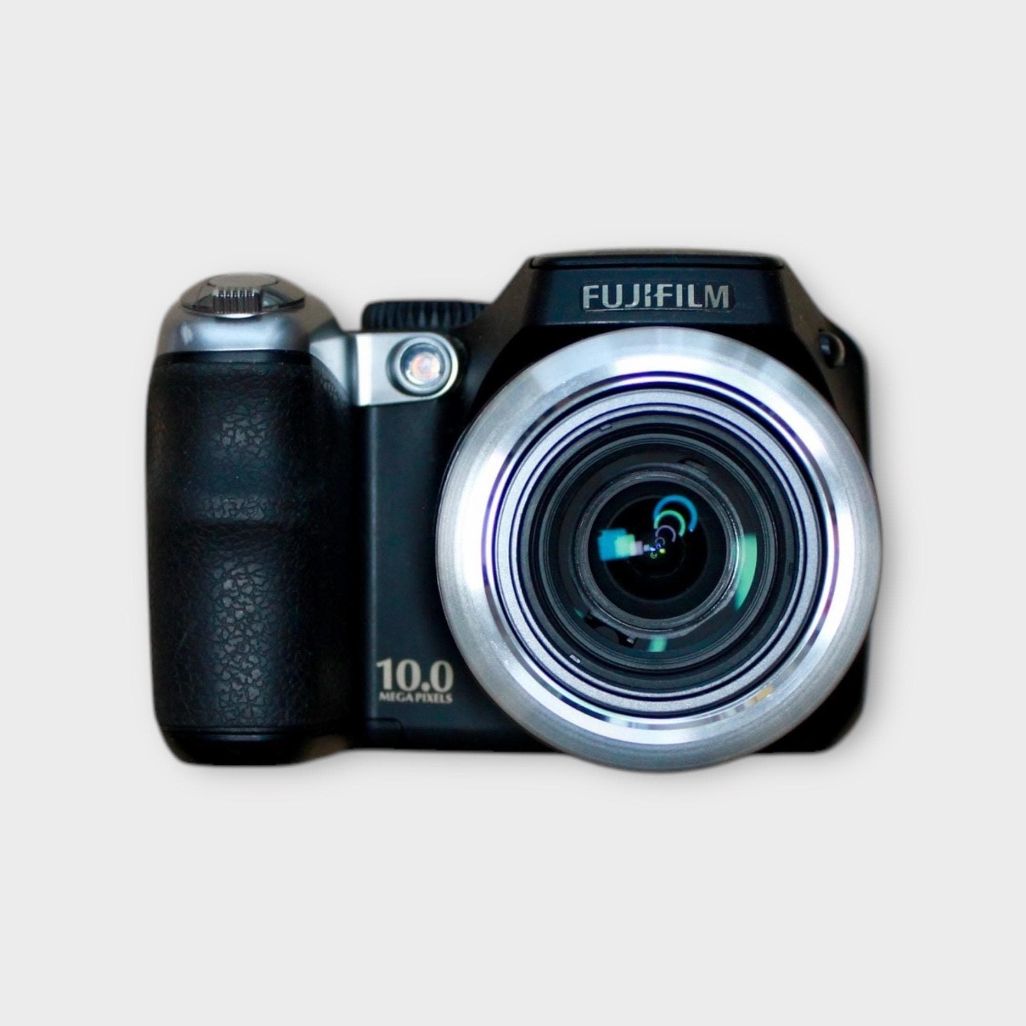 Fujifilm FinePix S8100 FD - Image 1