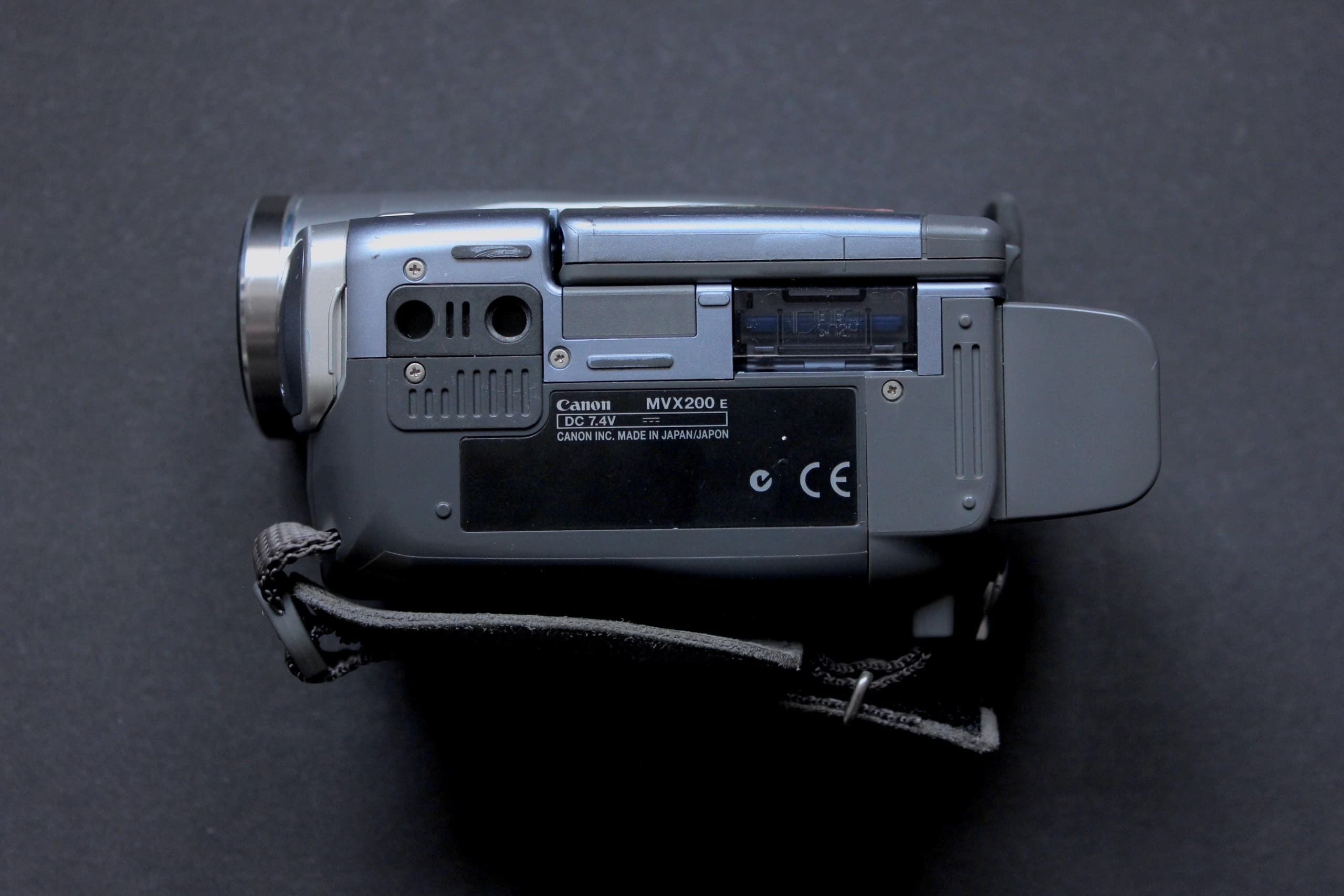 Canon MVX200 - Image 5