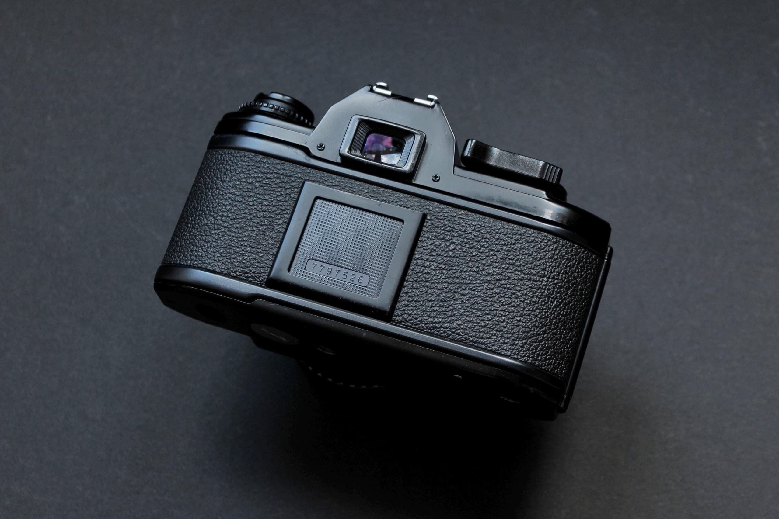 Nikon EM with Nikon Series E Lens - Image 8