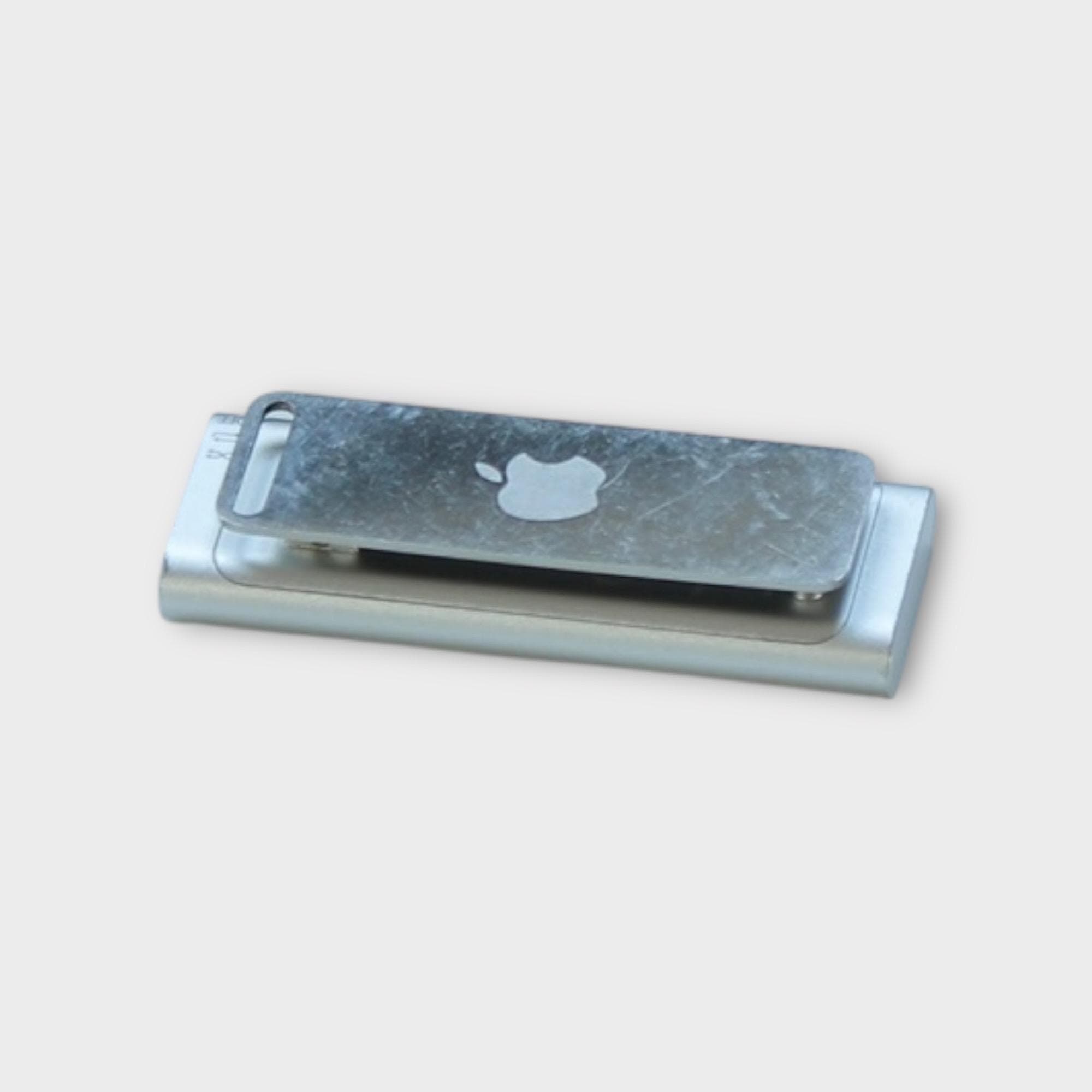 Apple iPod Shuffle 4GB (3rd Gen) - Image 4