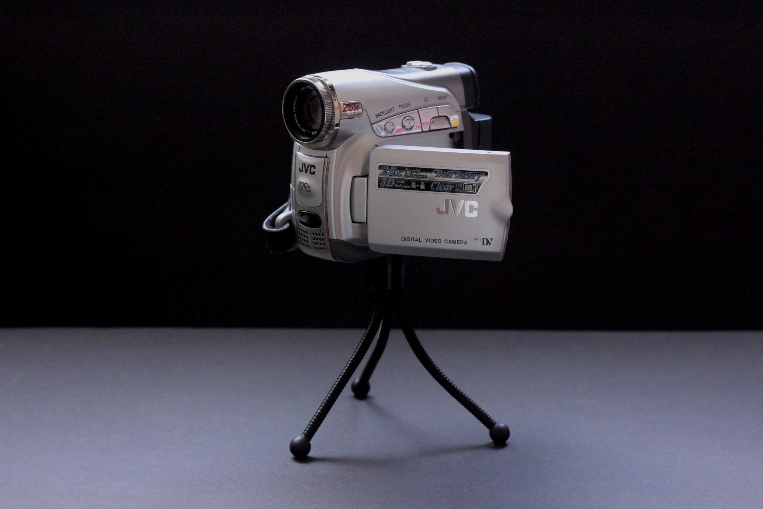 JVC GR-D240E - Image 2