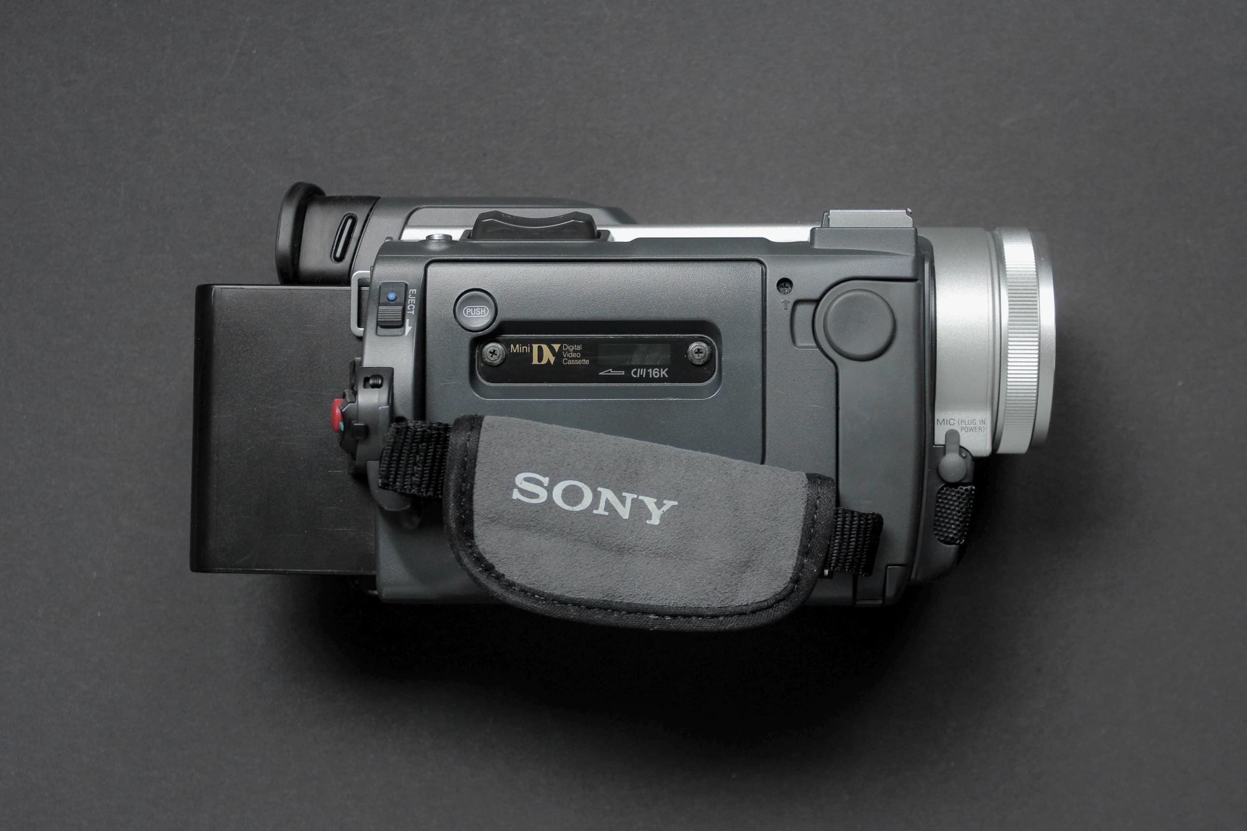 Sony Handycam DCR-TRV900E PAL - Image 10