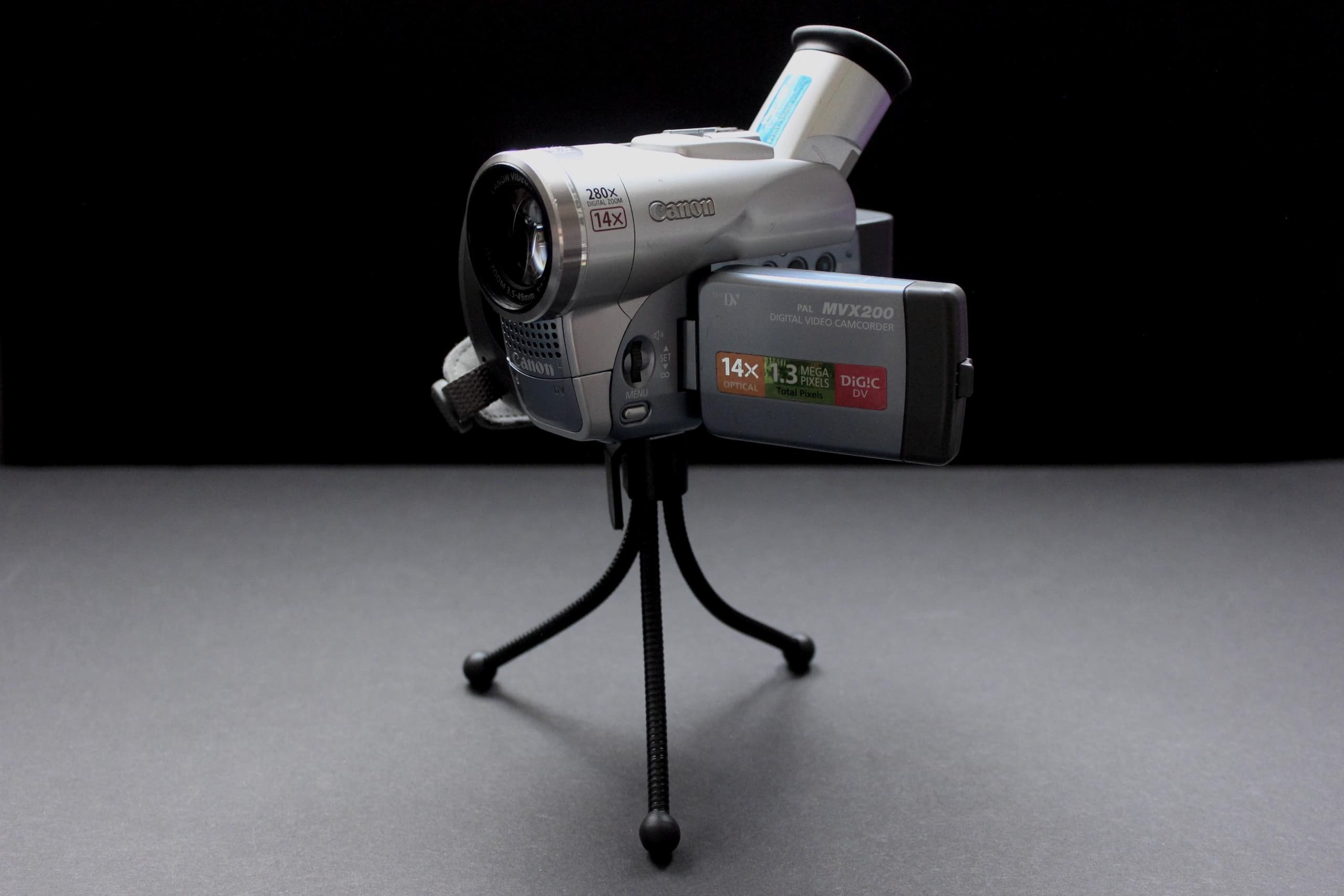 Canon MVX200 - Image 2