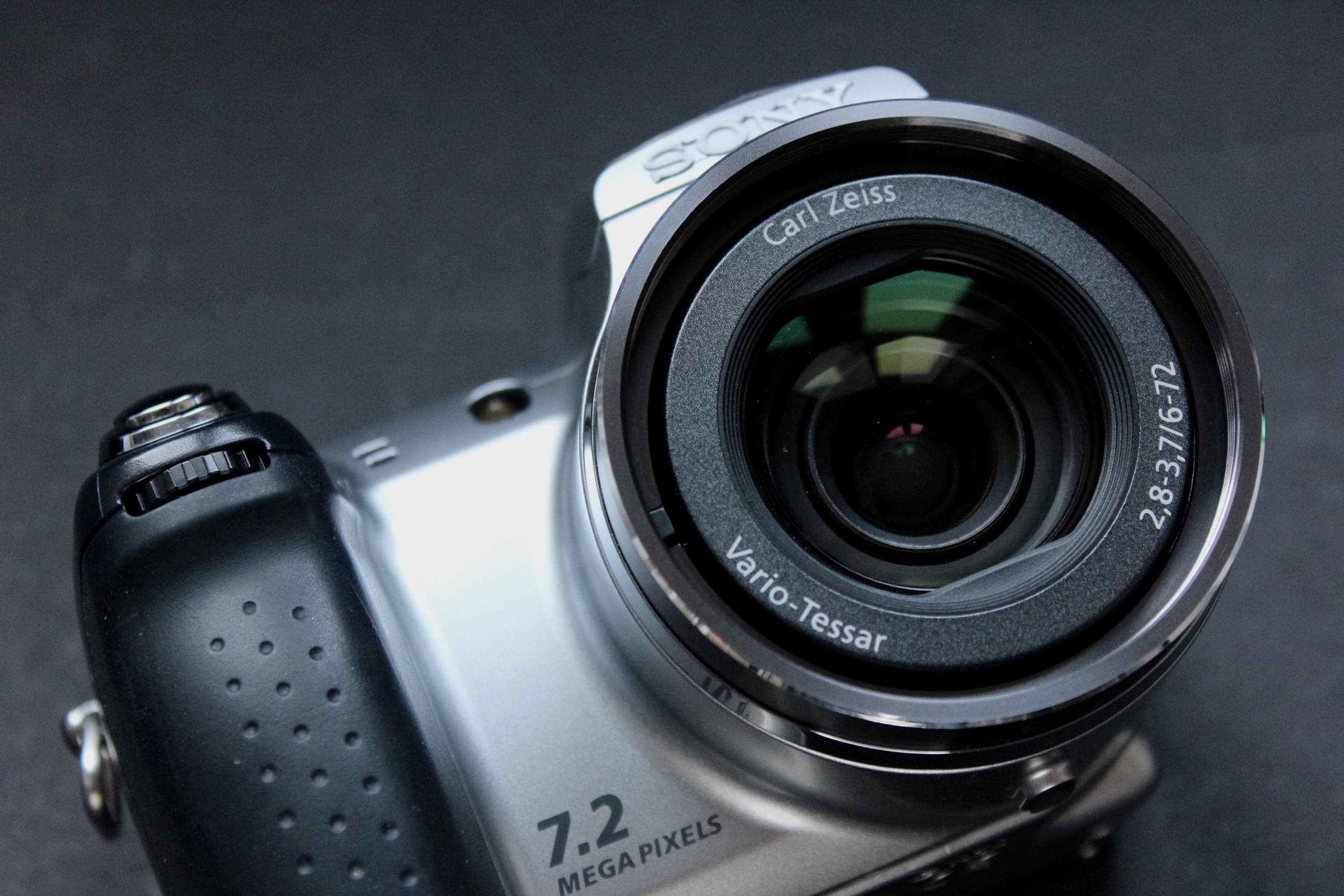 Sony Cyber-shot DSC-H5 - Image 5