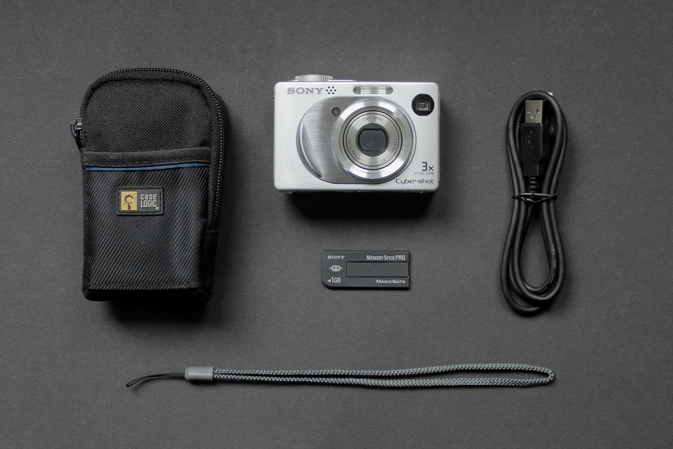 Sony Cyber-shot DSC-W1 - Image 2