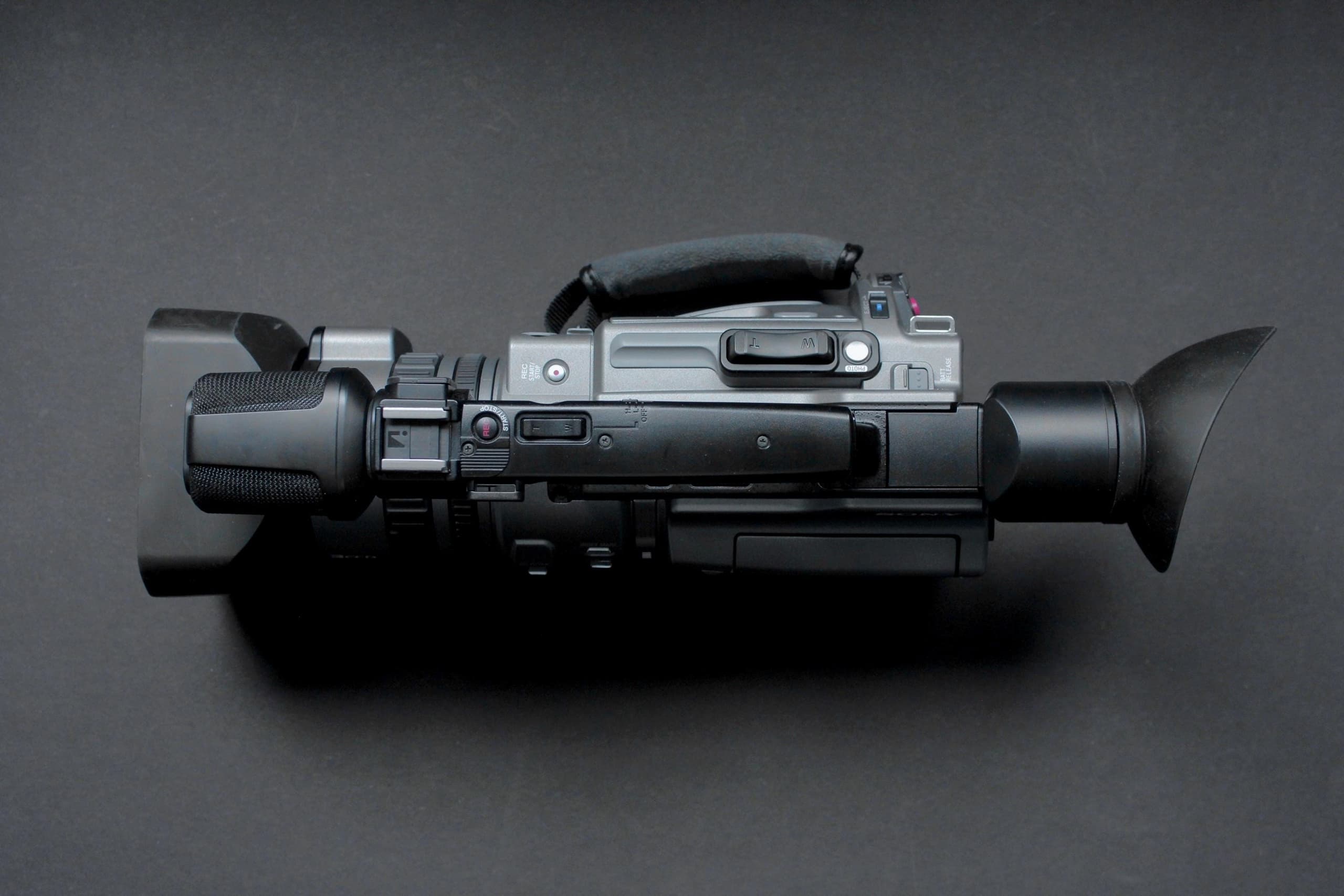 Sony Handycam DCR-VX2100E - Image 8